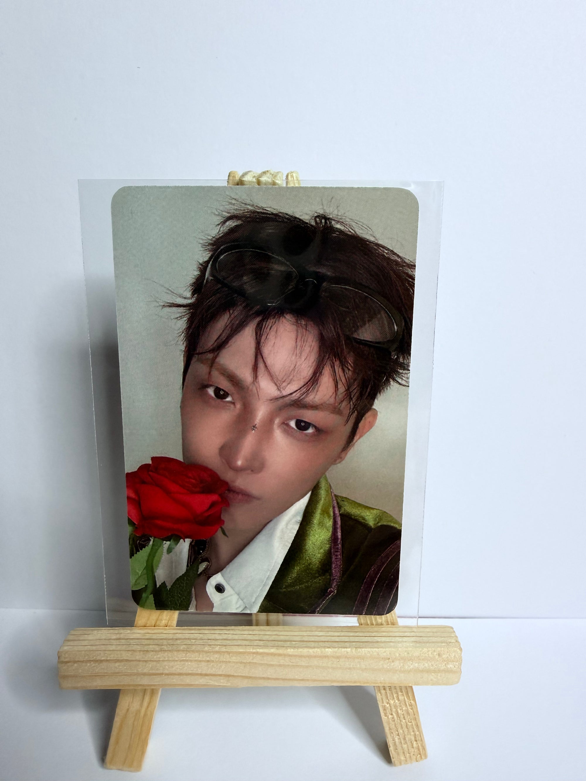 ATEEZ – GOLDEN HOUR : Part.5 Official Rose War Photocard + Protective Sleeve